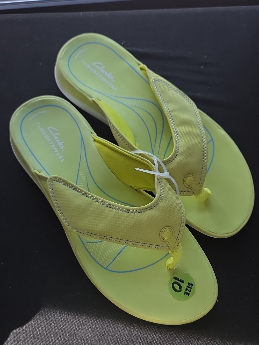 Clarks Size 10 Women's Lime Green Cloudsteppers Flip Flop Sandals